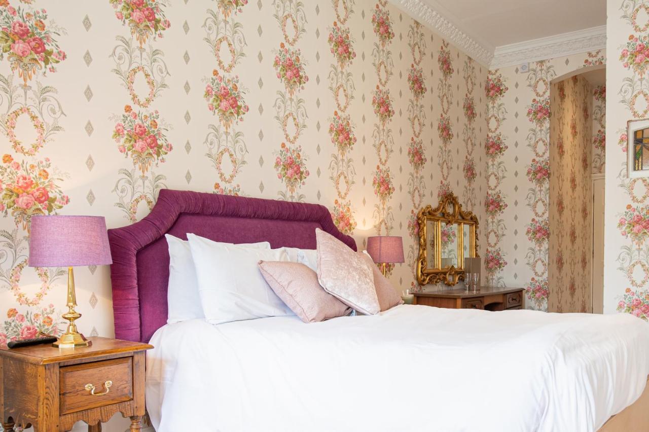 Miskin Manor Hotel Хенсол Екстериор снимка