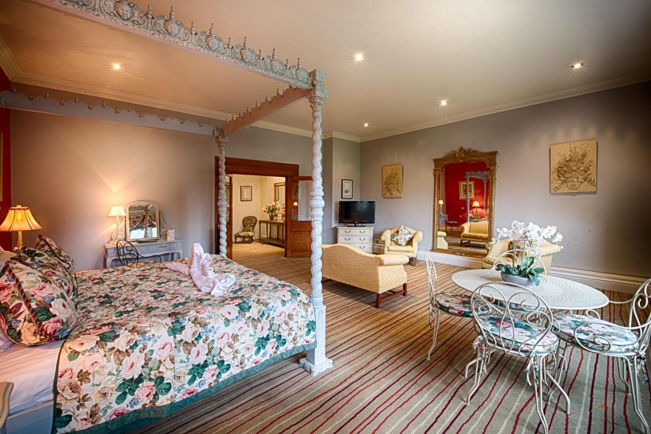 Miskin Manor Hotel Хенсол Екстериор снимка