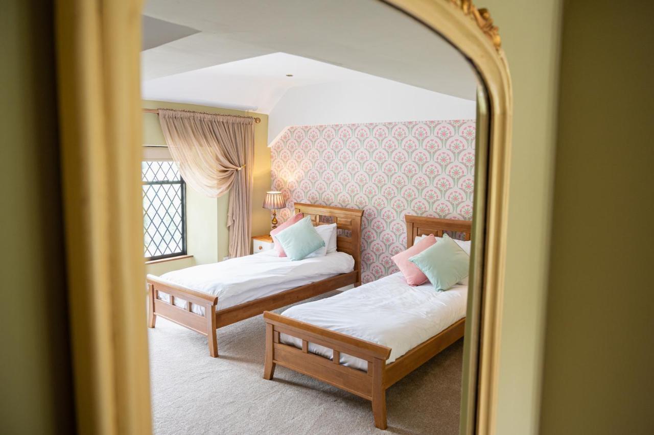Miskin Manor Hotel Хенсол Екстериор снимка