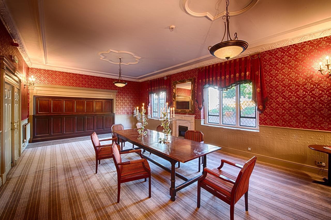 Miskin Manor Hotel Хенсол Екстериор снимка
