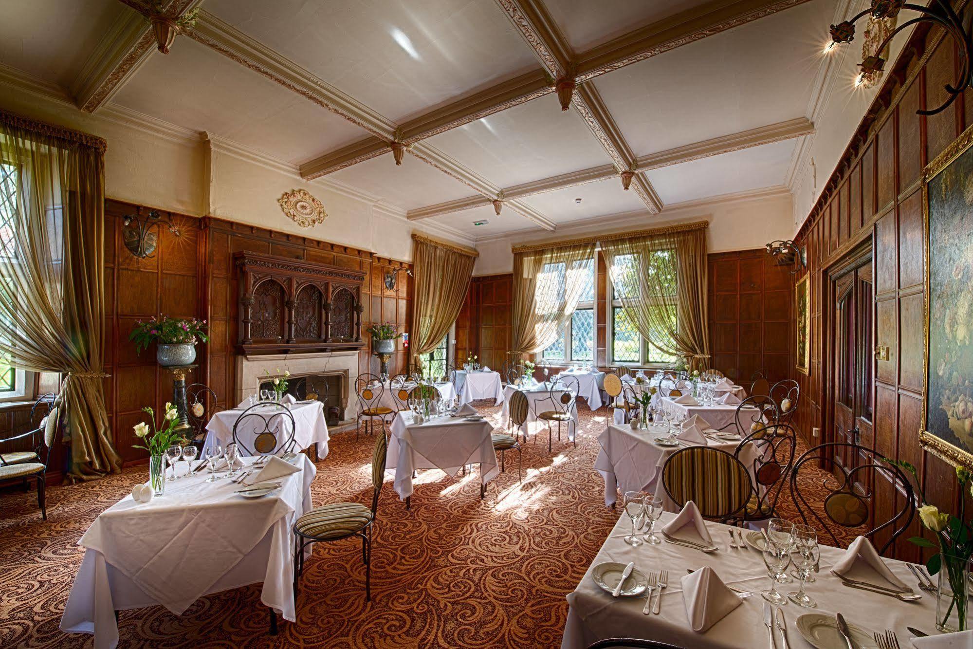 Miskin Manor Hotel Хенсол Екстериор снимка