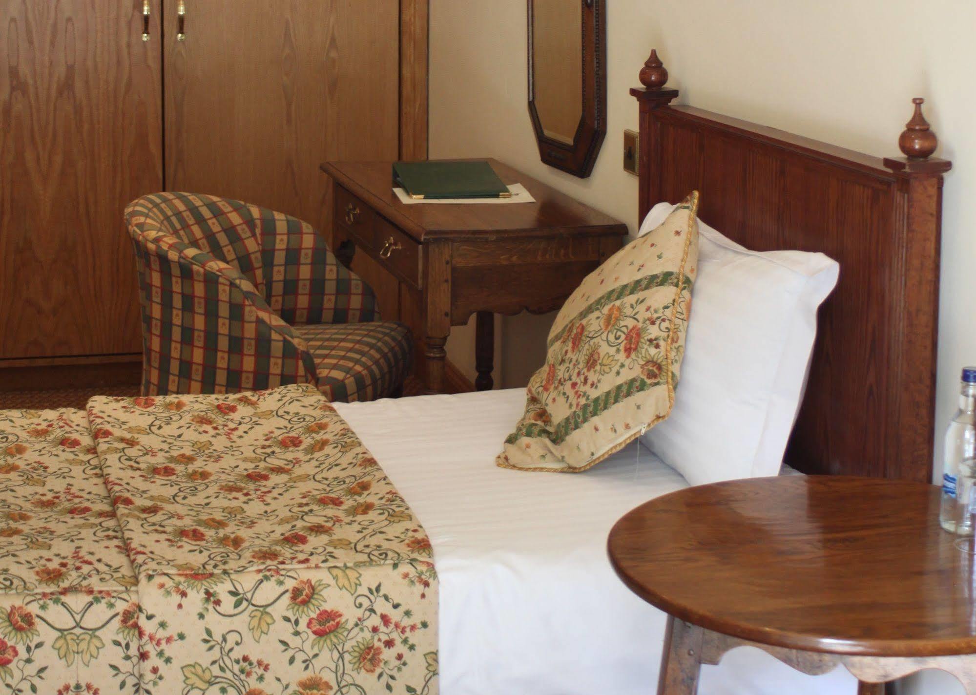 Miskin Manor Hotel Хенсол Екстериор снимка