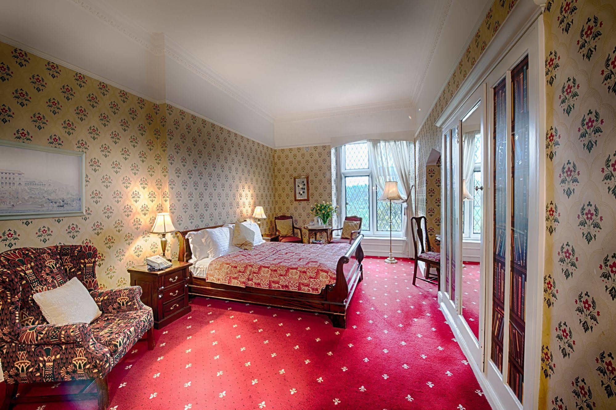 Miskin Manor Hotel Хенсол Екстериор снимка