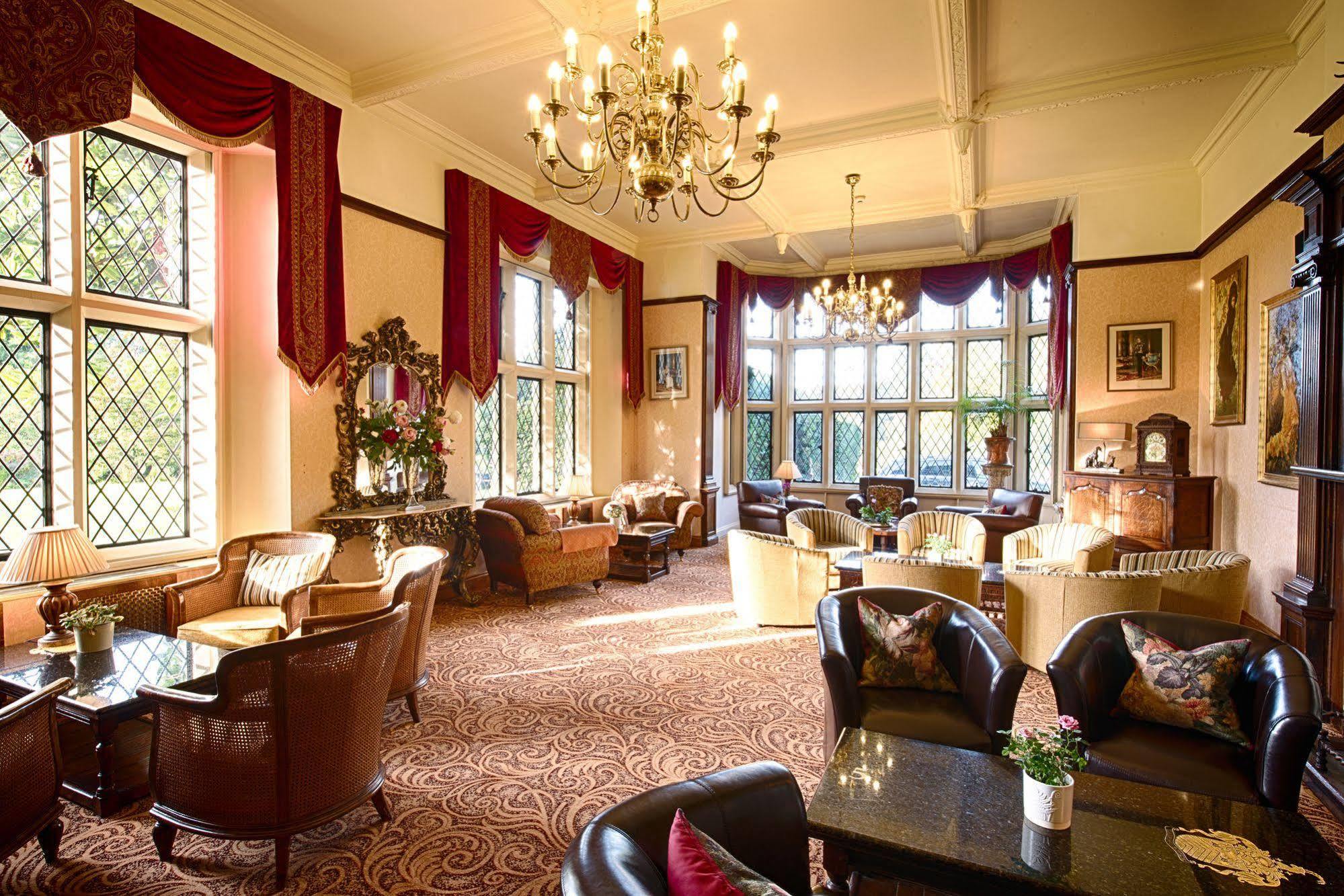 Miskin Manor Hotel Хенсол Екстериор снимка