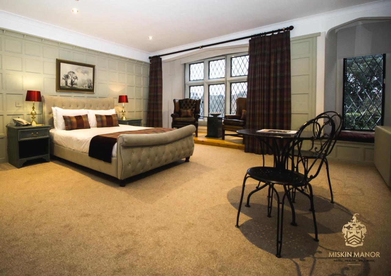 Miskin Manor Hotel Хенсол Екстериор снимка