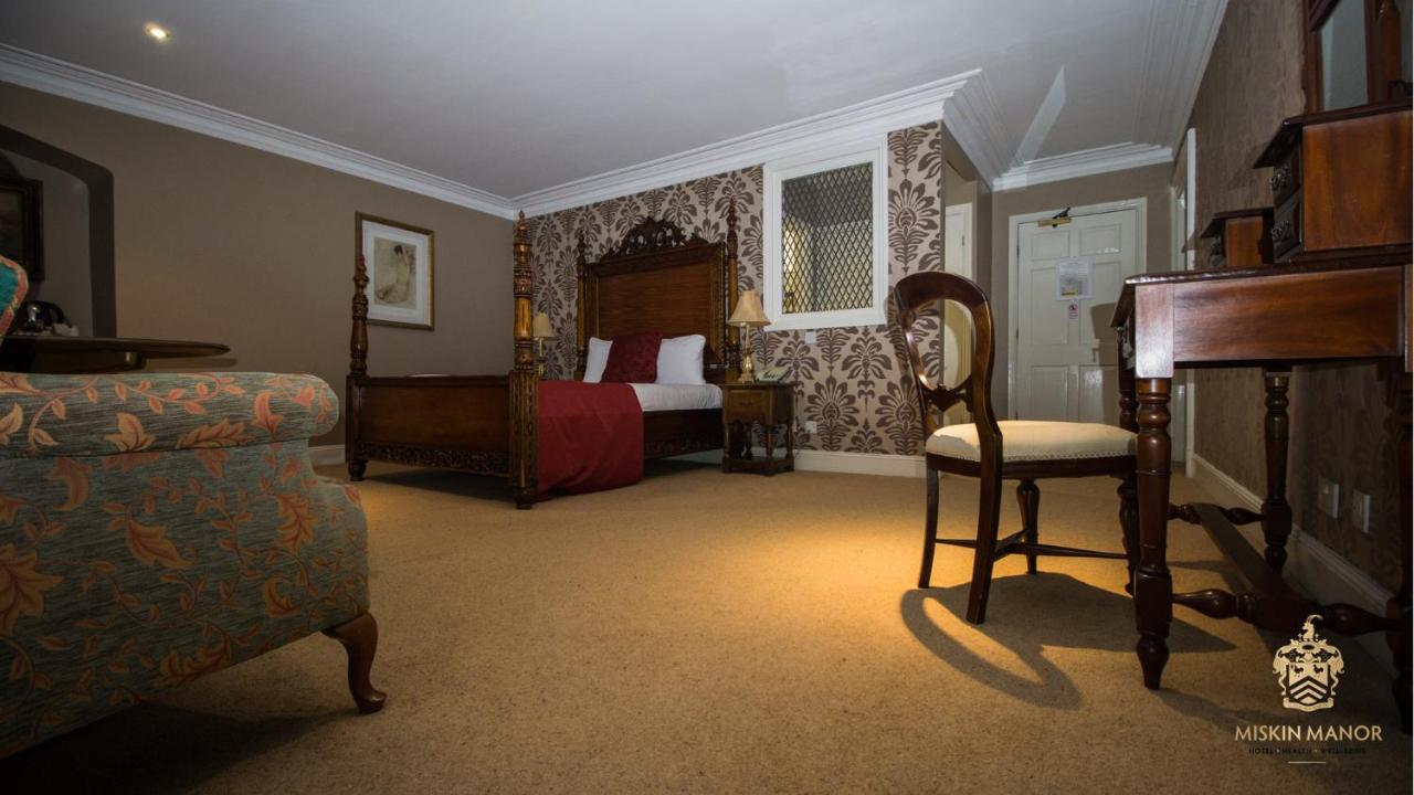 Miskin Manor Hotel Хенсол Екстериор снимка