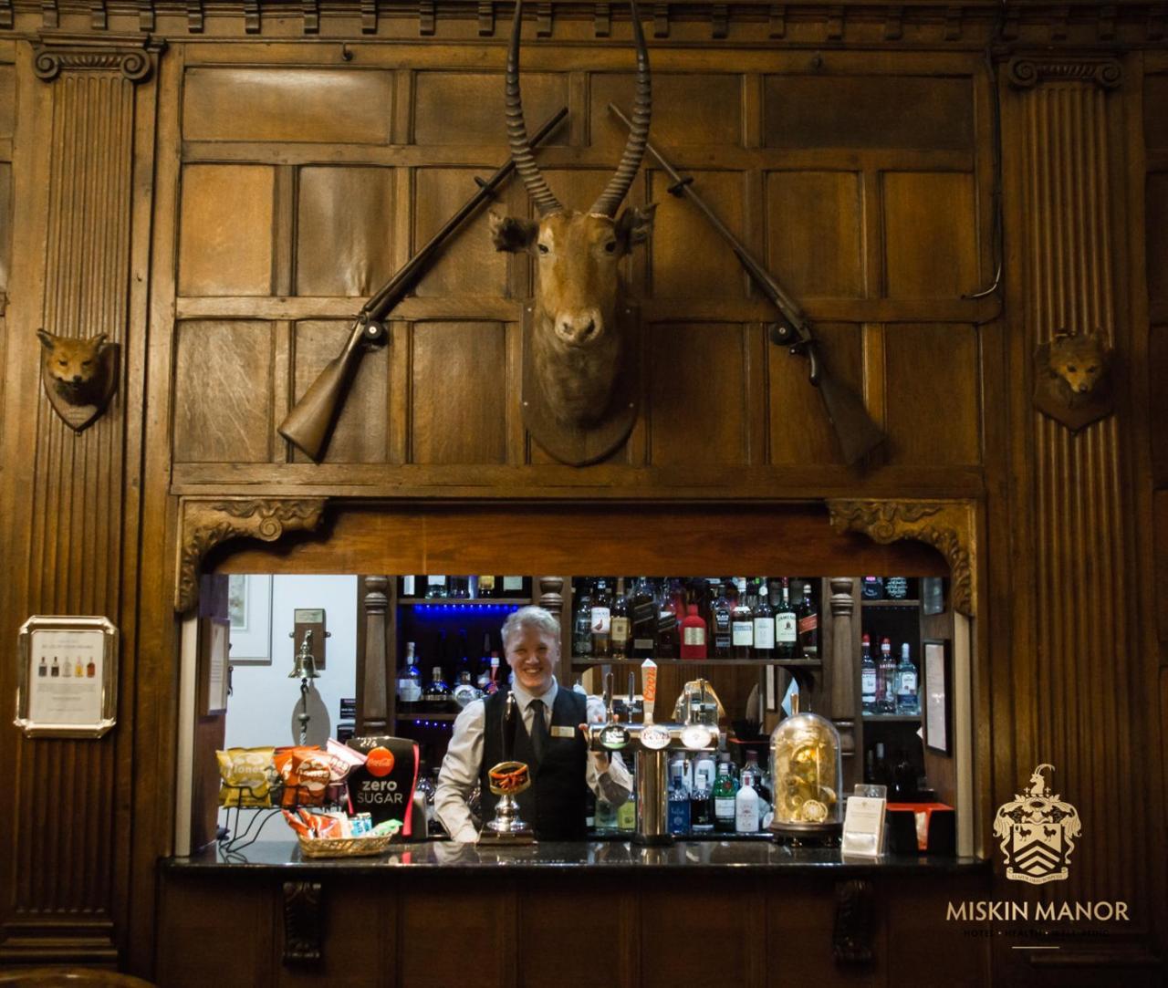 Miskin Manor Hotel Хенсол Екстериор снимка