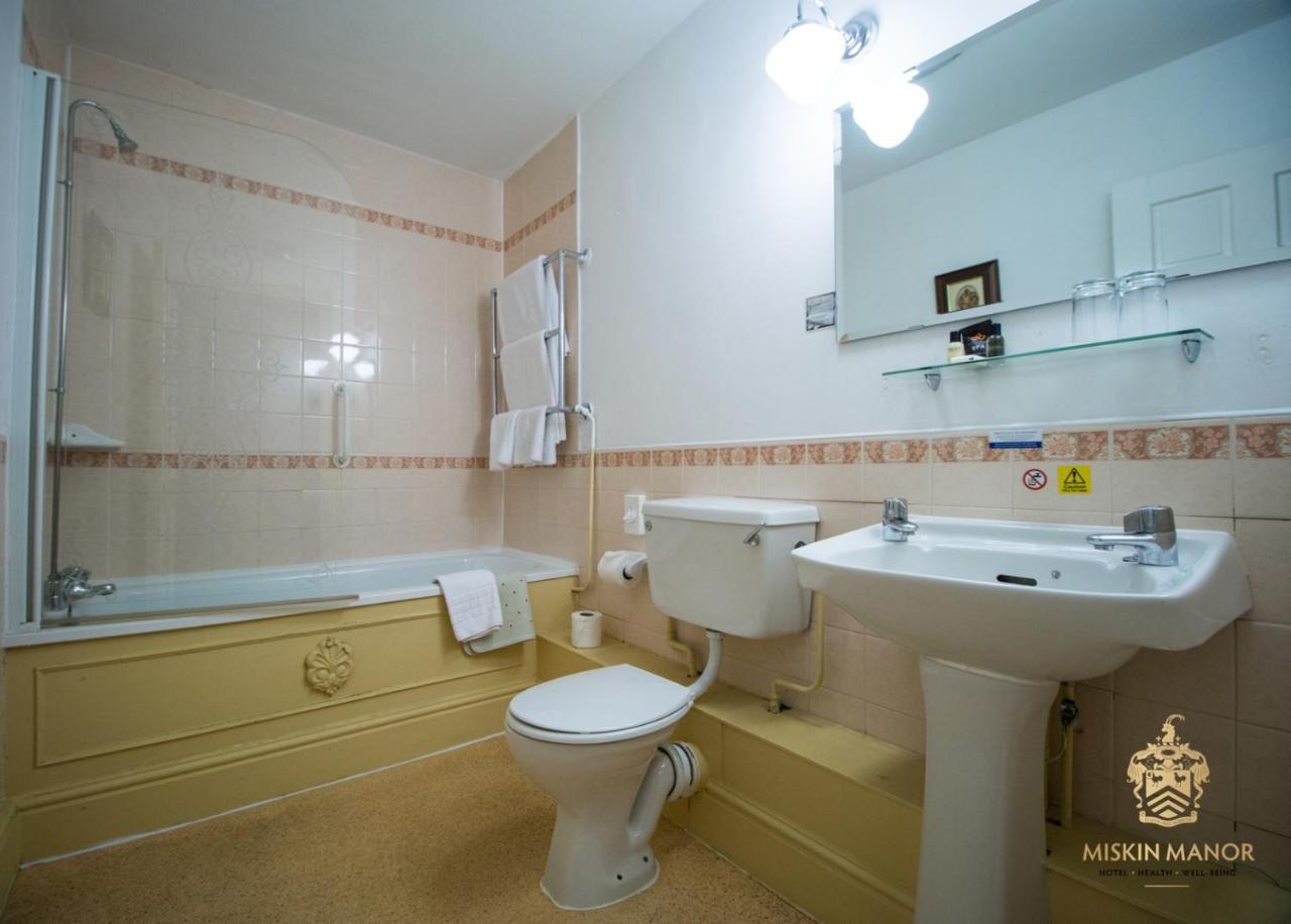 Miskin Manor Hotel Хенсол Екстериор снимка